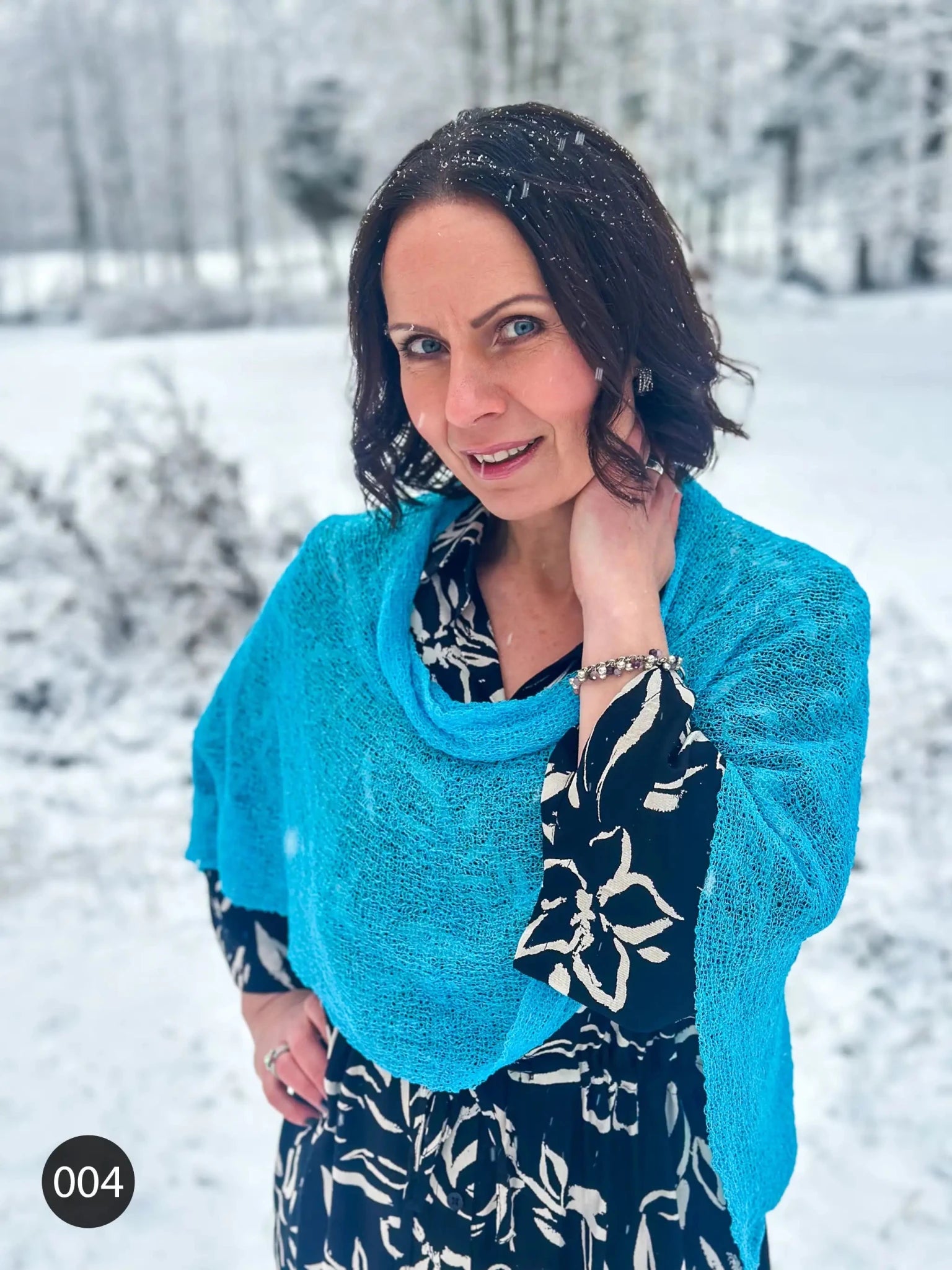 Ella Viitta – Suosittu ja ohutneulottu viitta monissa väreissä | Ulla Jacobsson Kläder