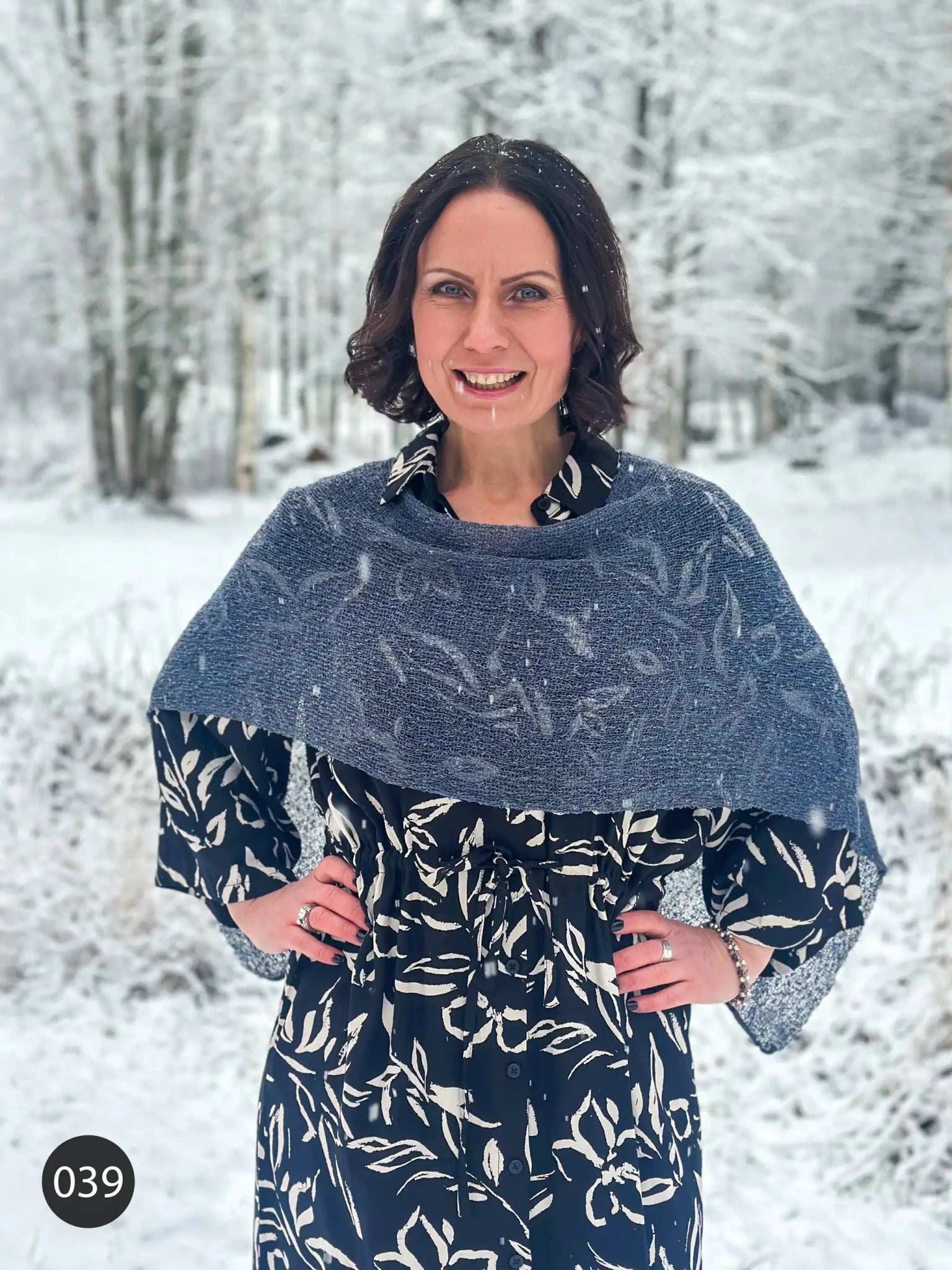 Ella Viitta – Suosittu ja ohutneulottu viitta monissa väreissä | Ulla Jacobsson Kläder