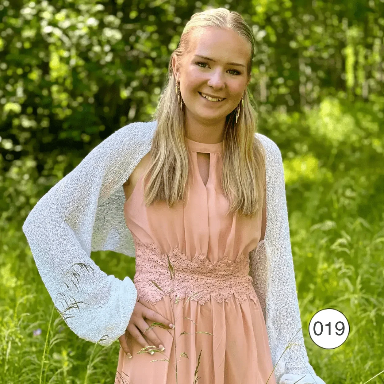 Liv Bolero – finstickad bolero, vit
