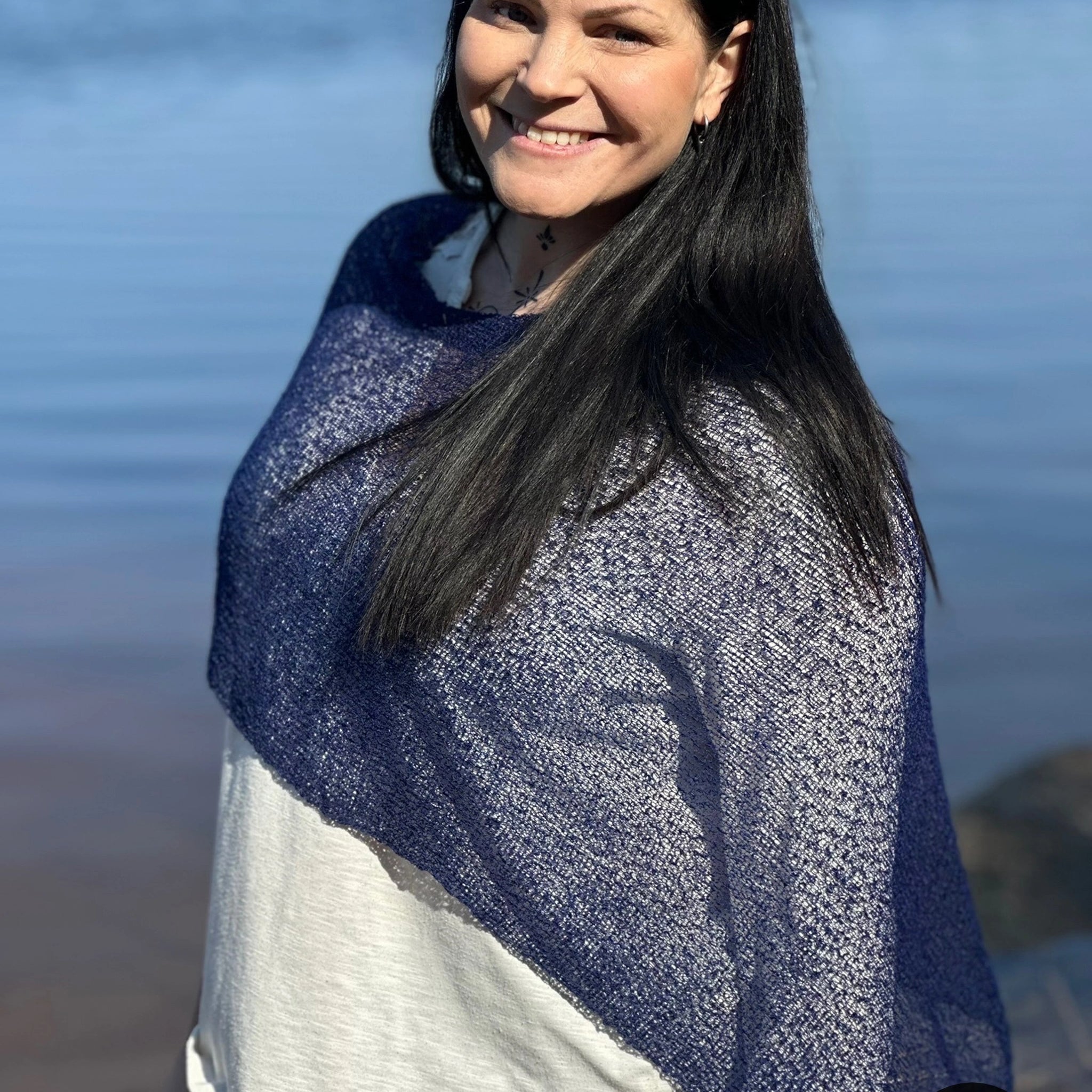 Ella Cape - Vår populära finstickade Cape i många färger | Ulla Jacobsson Kläder