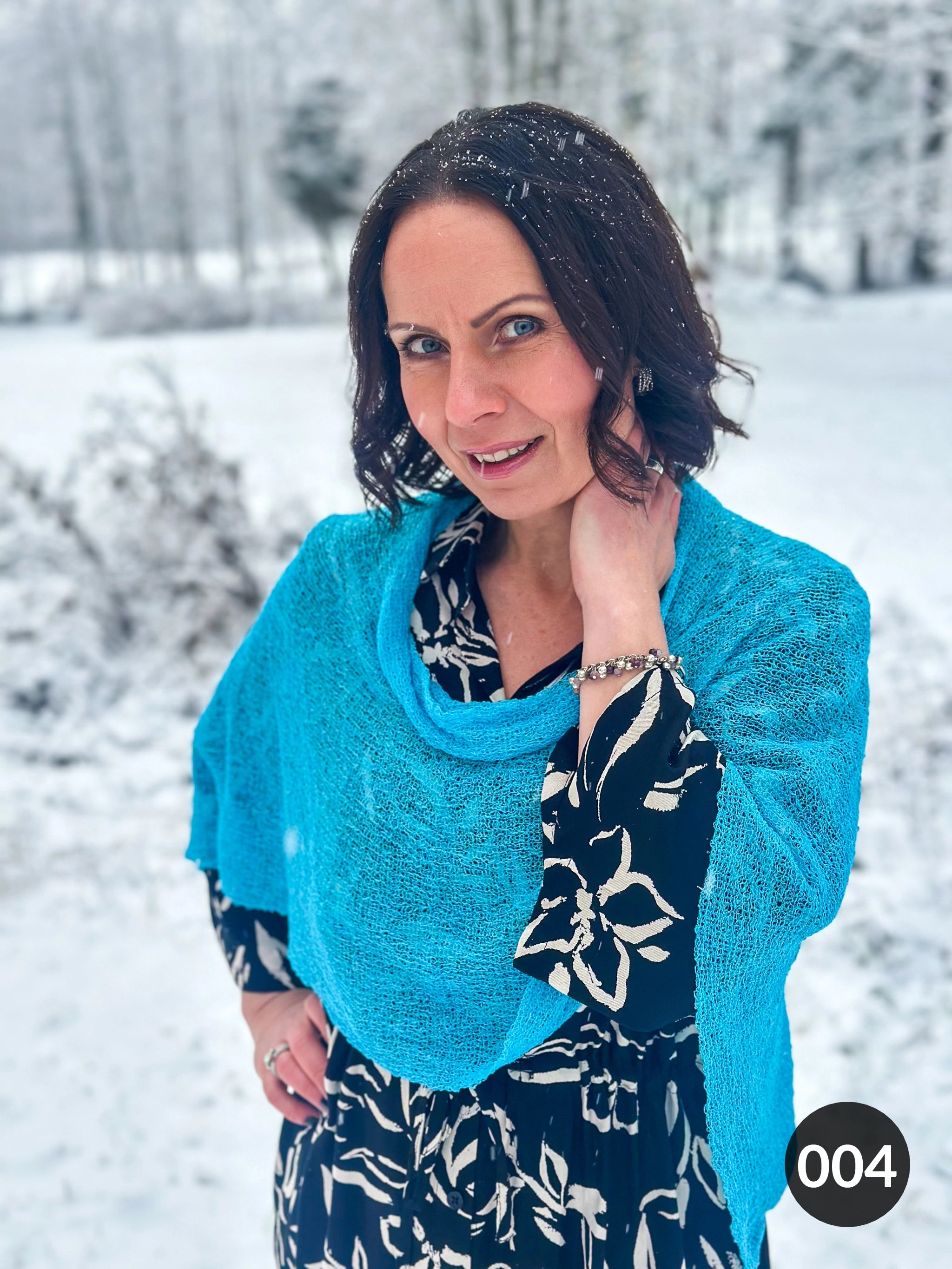 Ella Cape - Vår populära finstickade Cape i många färger | Ulla Jacobsson Kläder