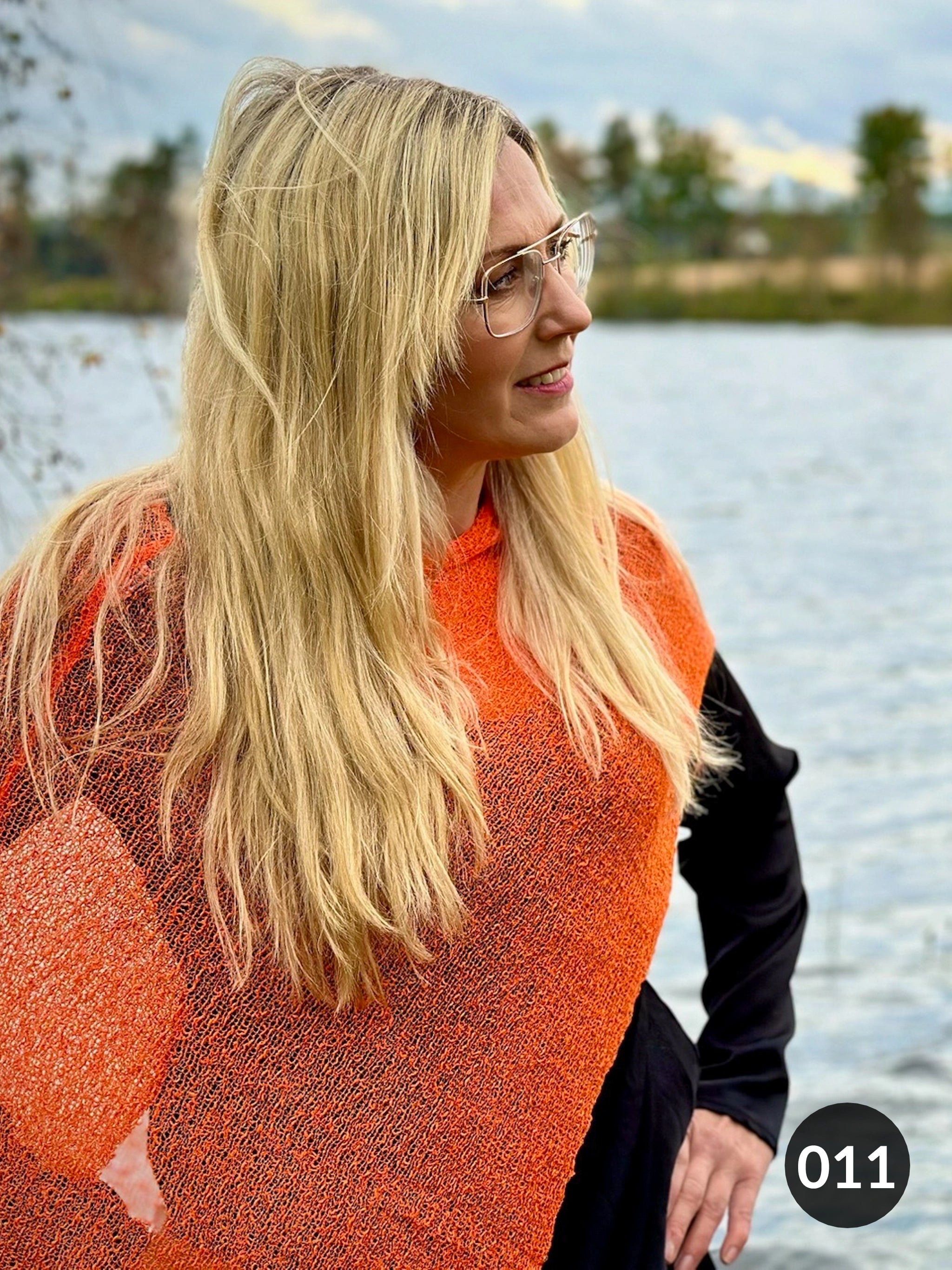 Ella Cape - Vår populära finstickade Cape i många färger | Ulla Jacobsson Kläder