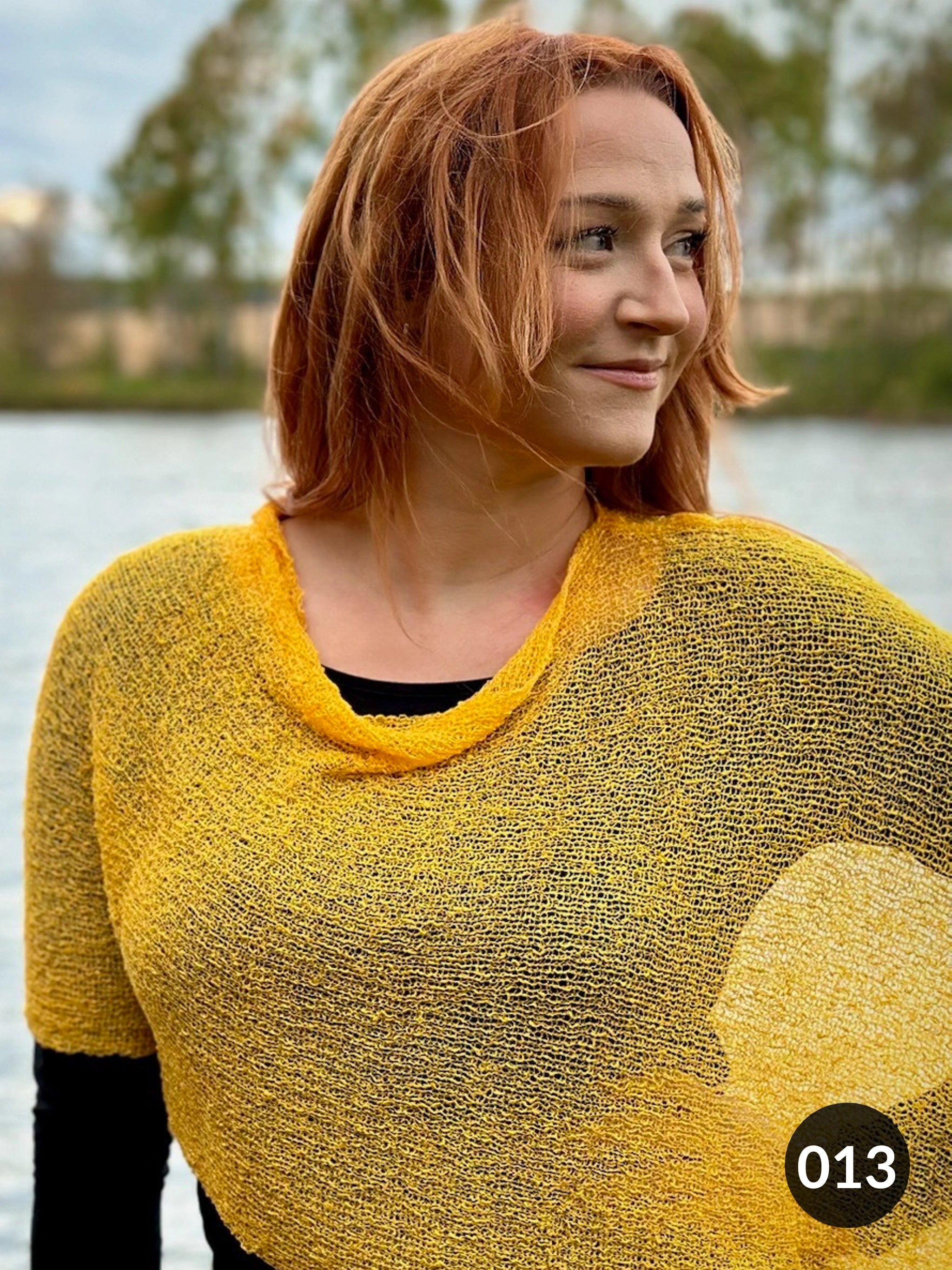 Ella Cape - Vår populära finstickade Cape i många färger | Ulla Jacobsson Kläder