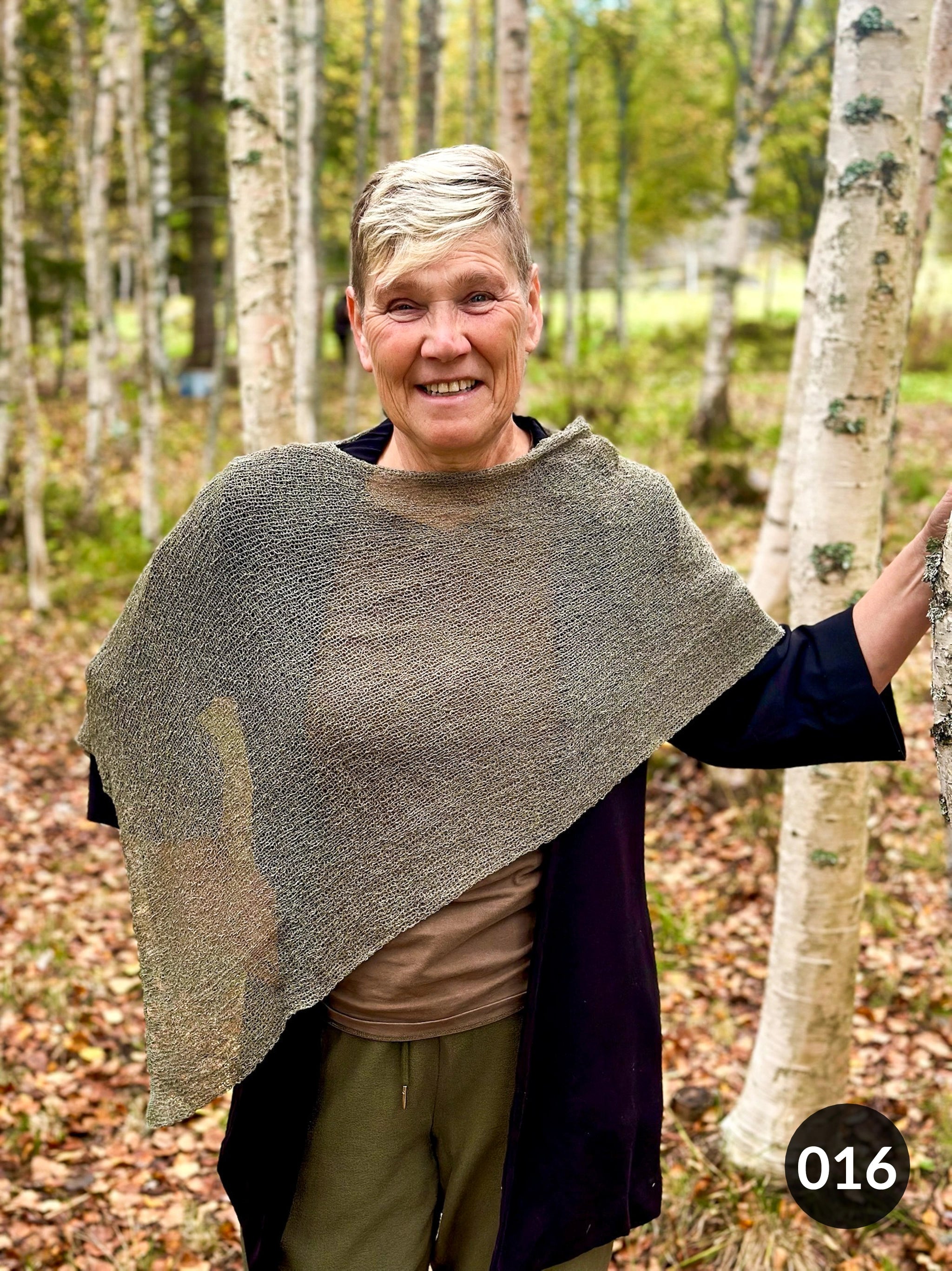 Ella Cape - Vår populära finstickade Cape i många färger | Ulla Jacobsson Kläder