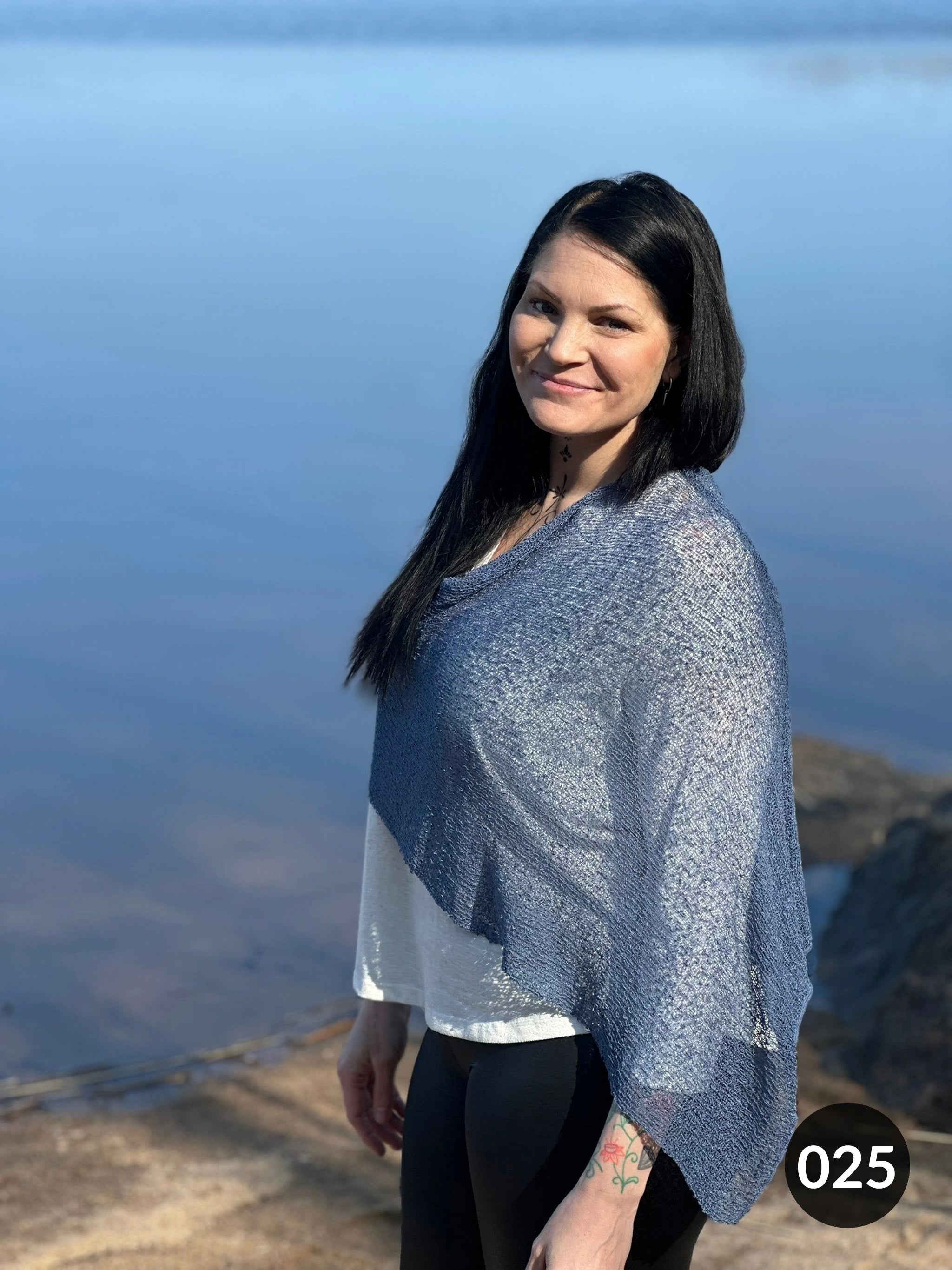 Ella Cape - Vår populära finstickade Cape i många färger | Ulla Jacobsson Kläder