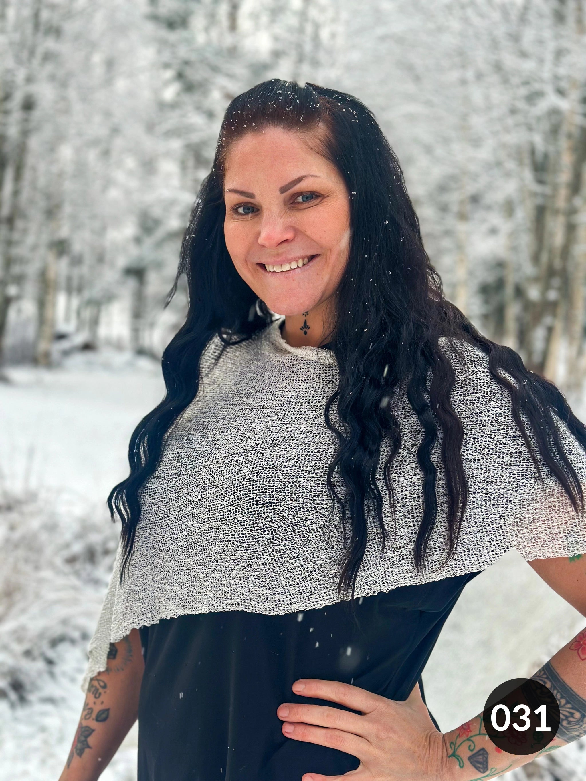 Ella Cape - Vår populära finstickade Cape i många färger | Ulla Jacobsson Kläder