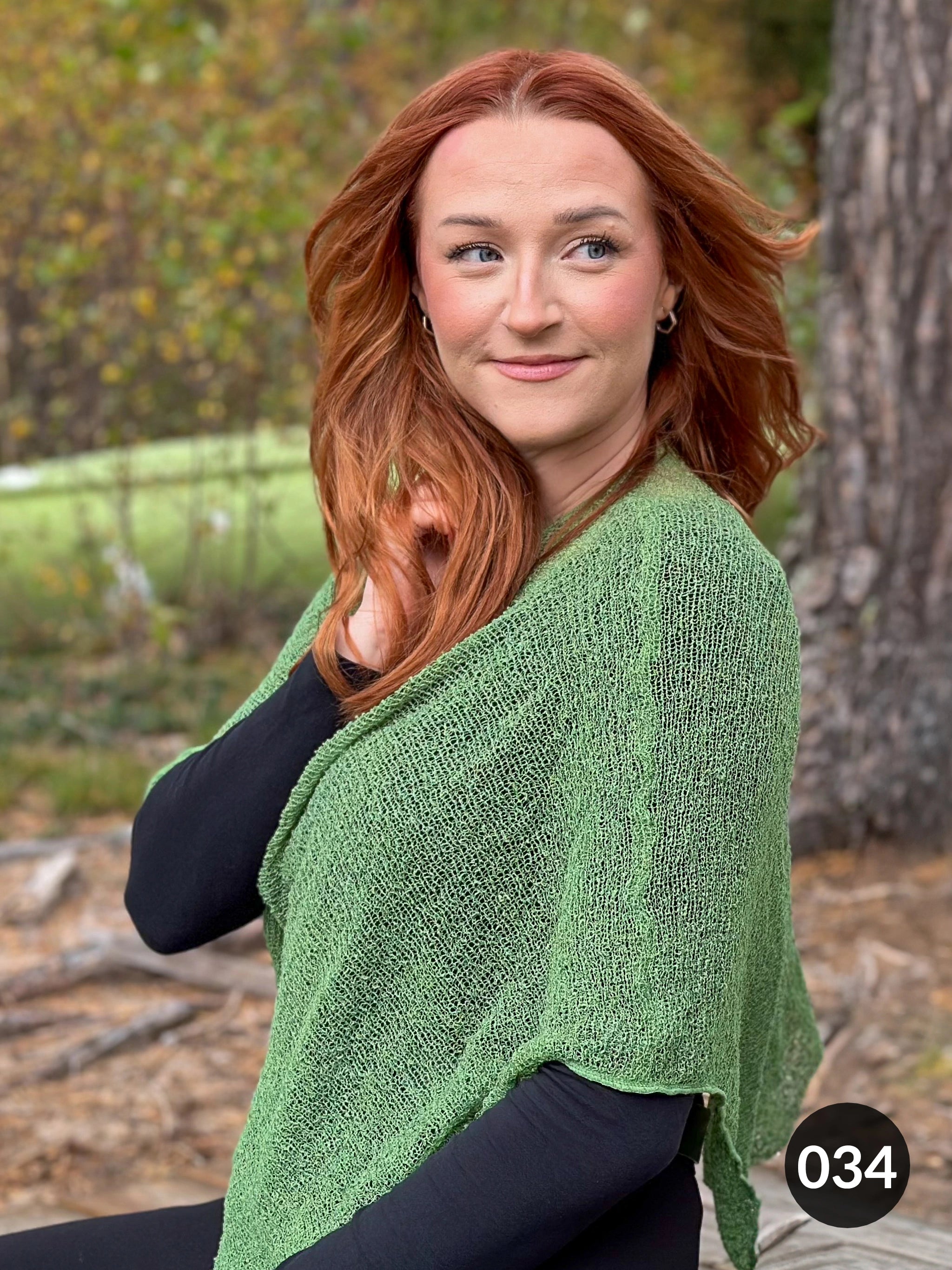 Ella Cape - Vår populära finstickade Cape i många färger | Ulla Jacobsson Kläder