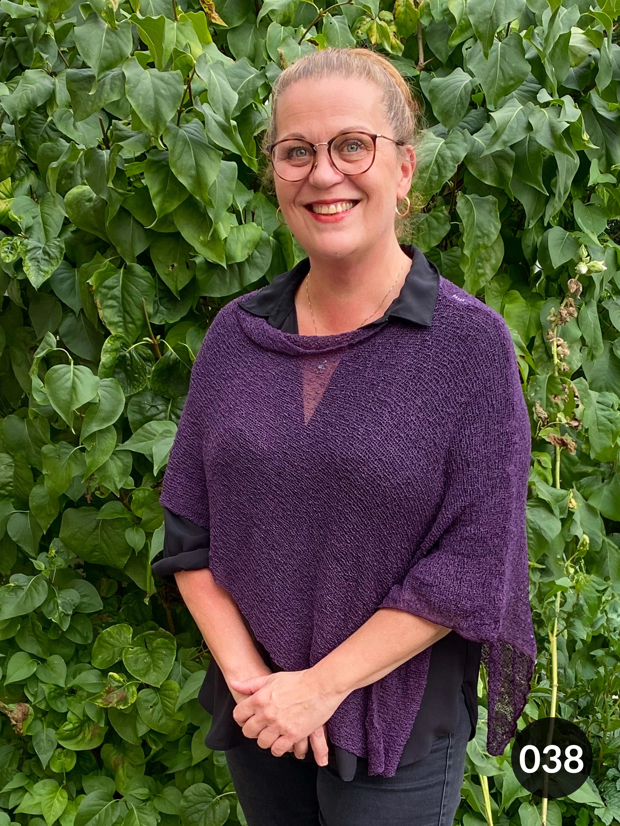 Ella Cape - Vår populära finstickade Cape i många färger | Ulla Jacobsson Kläder