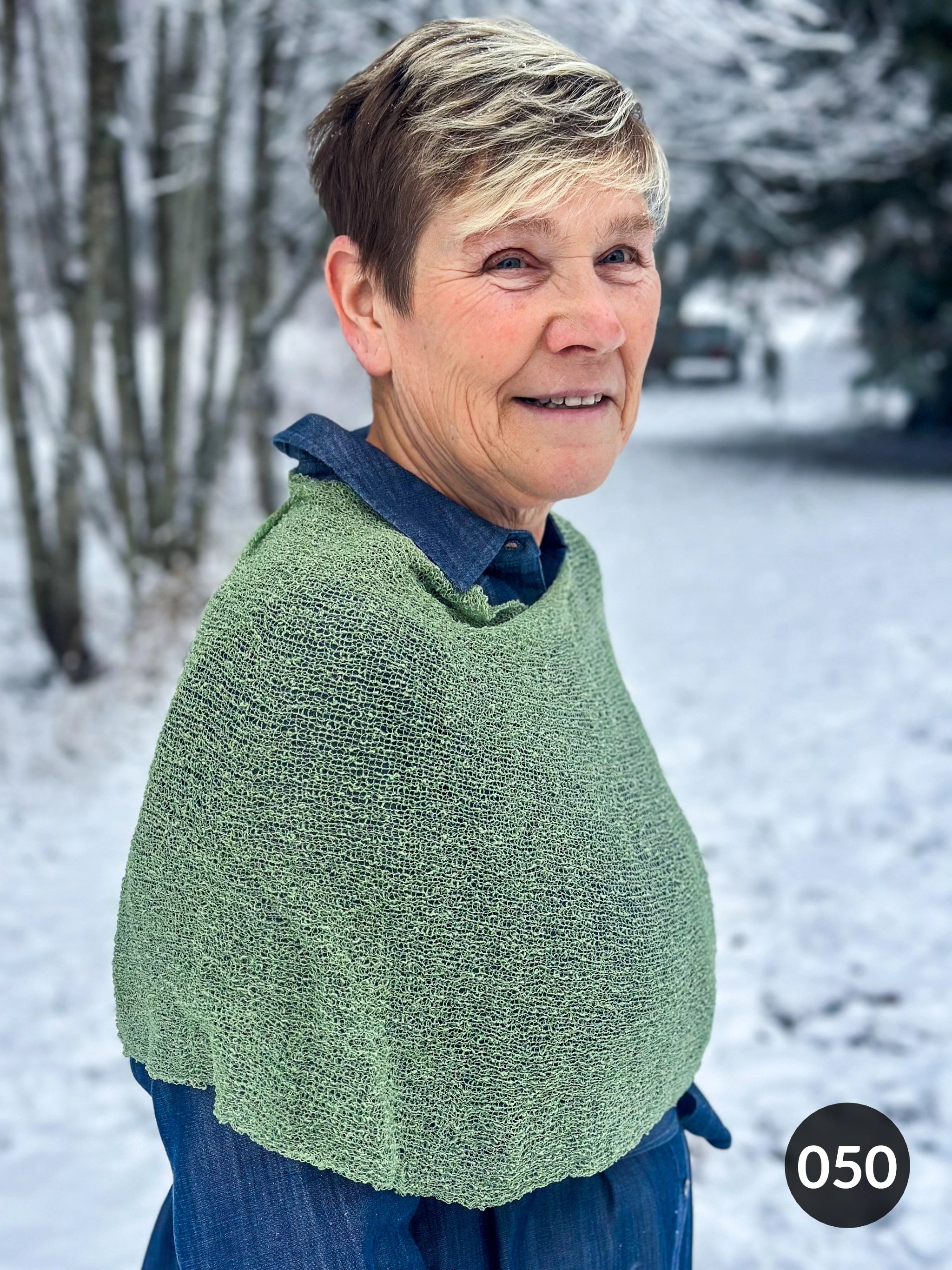 Ella Cape - Vår populära finstickade Cape i många färger | Ulla Jacobsson Kläder