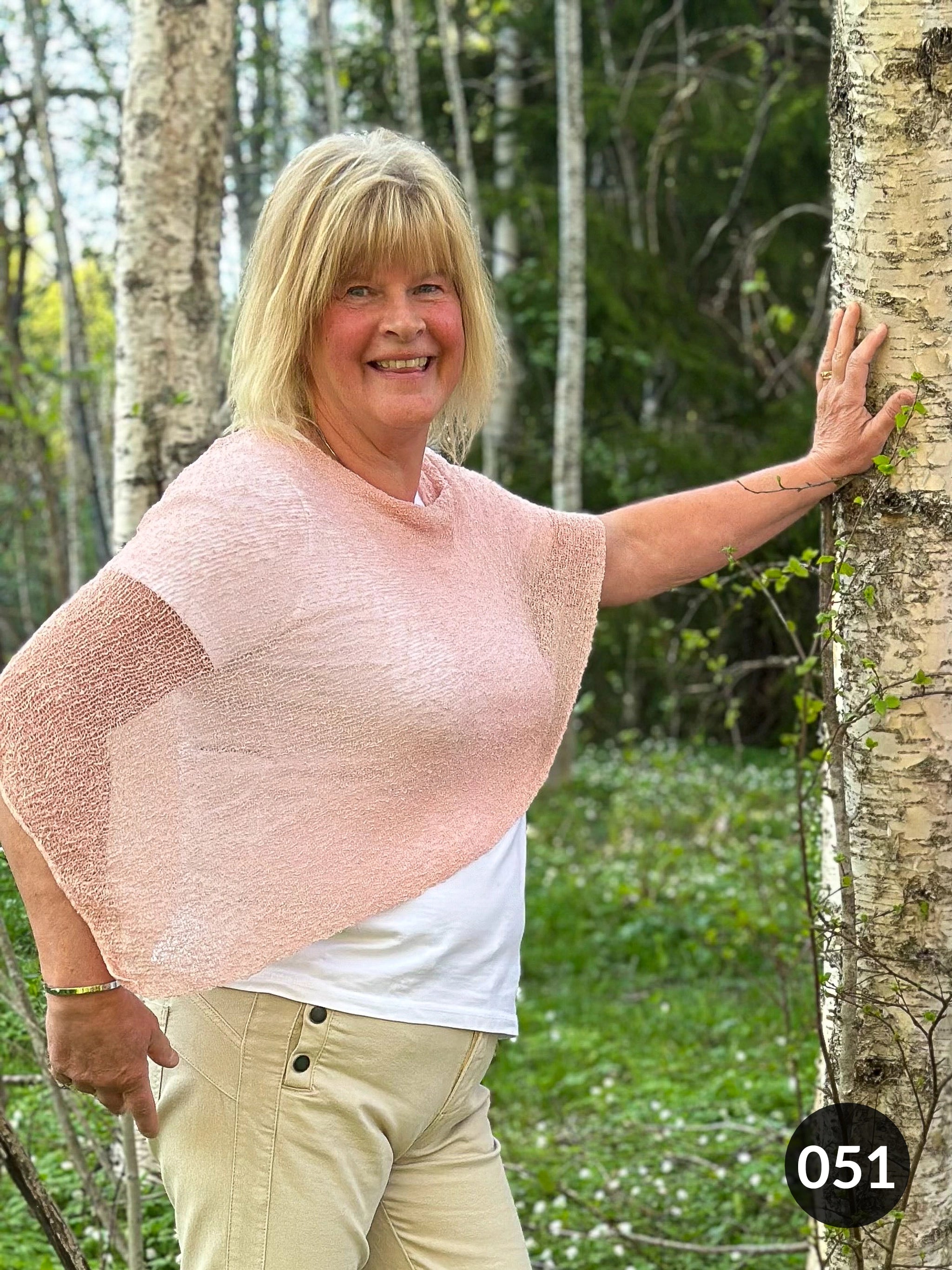 Ella Cape - Vår populära finstickade Cape i många färger | Ulla Jacobsson Kläder