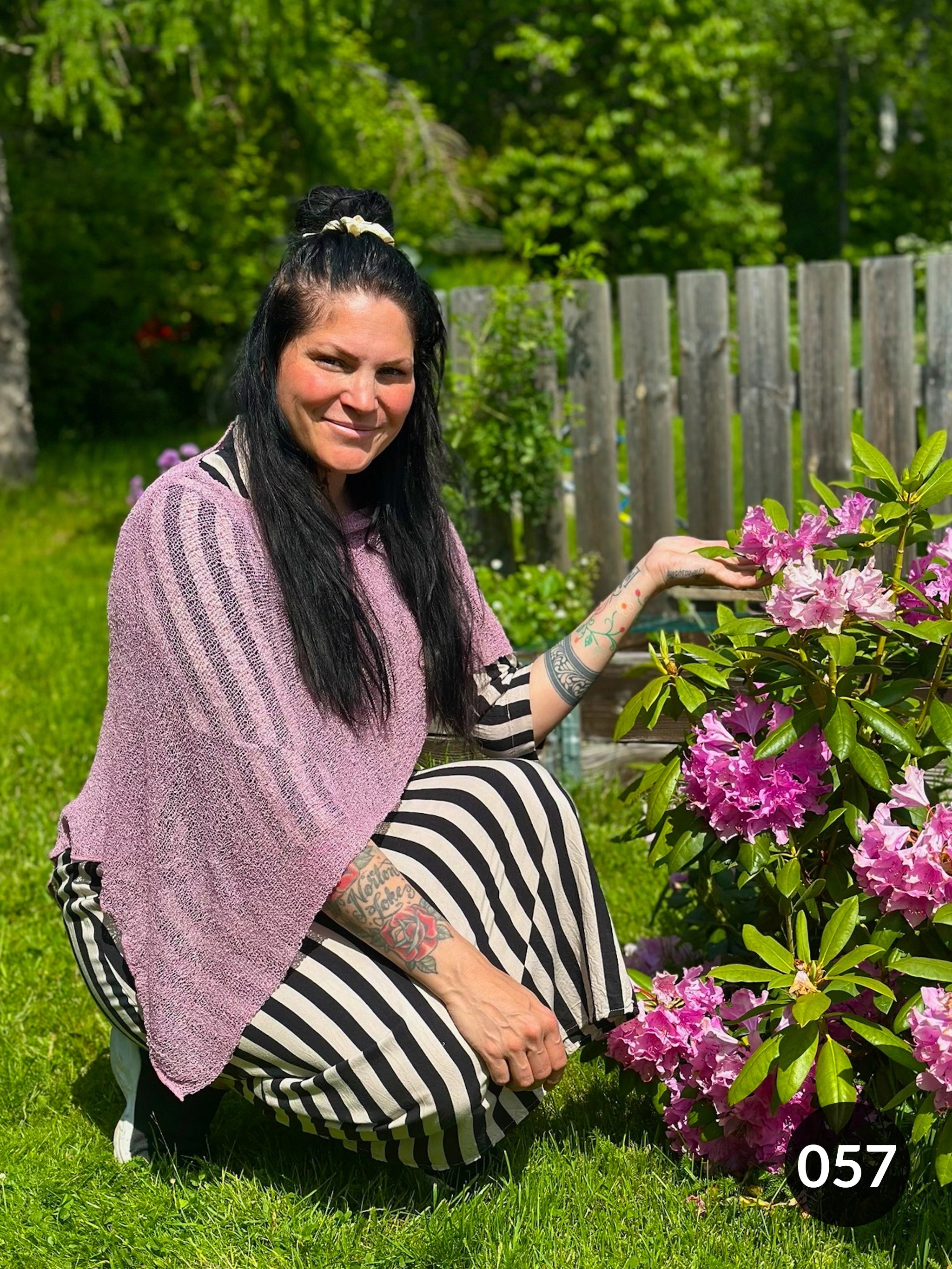 Ella Cape - Vår populära finstickade Cape i många färger | Ulla Jacobsson Kläder