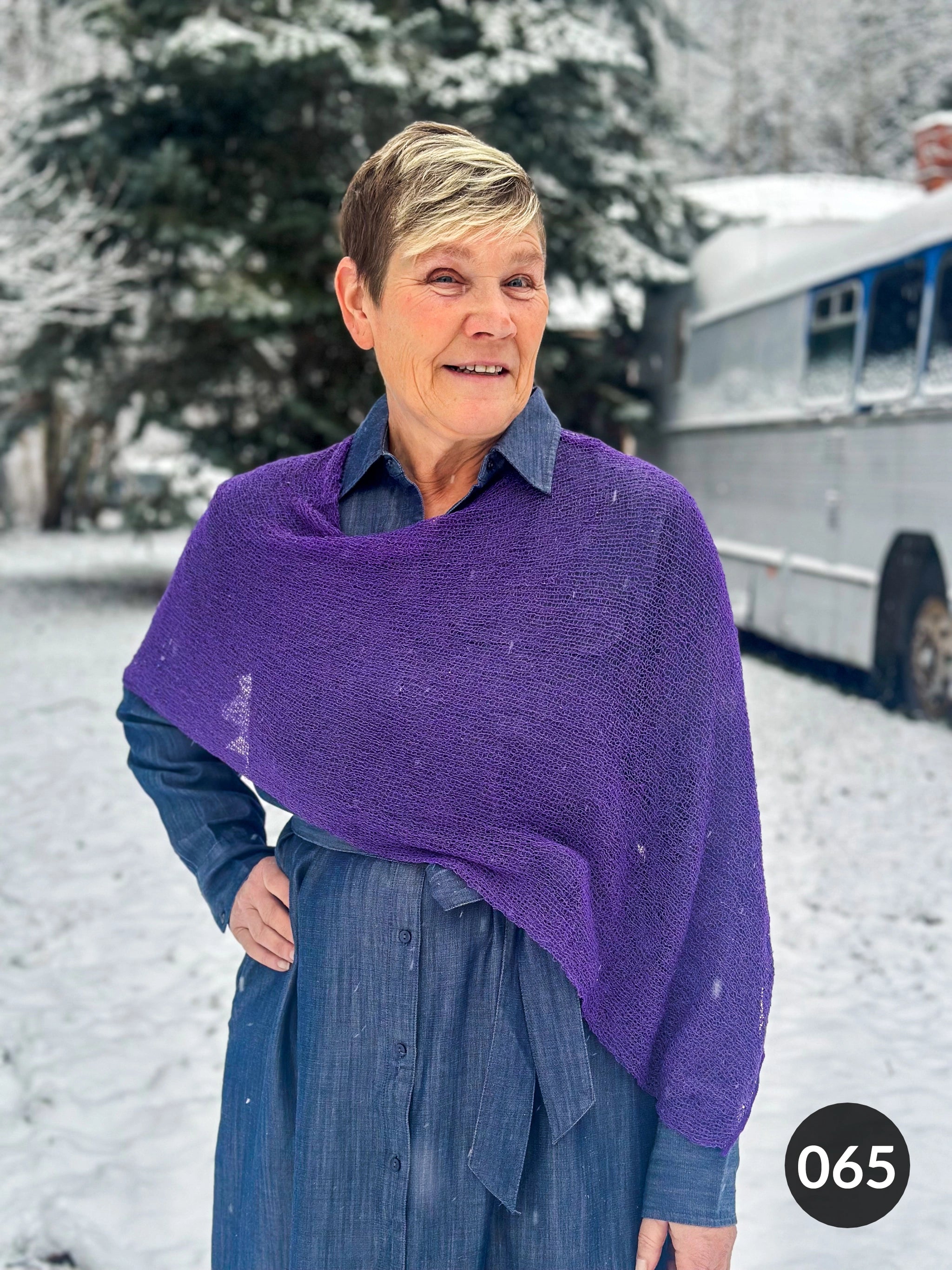 Ella Cape - Vår populära finstickade Cape i många färger | Ulla Jacobsson Kläder