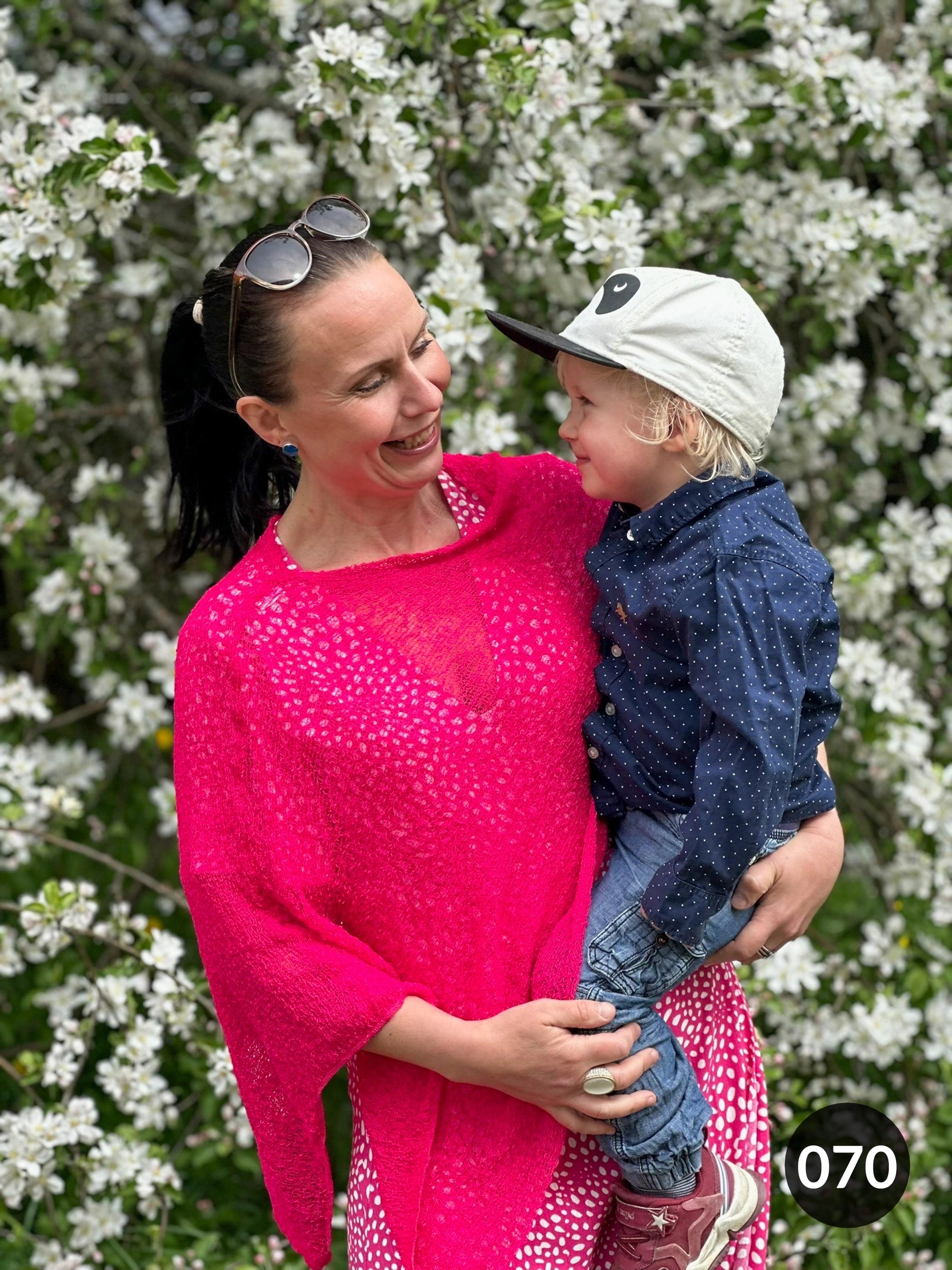 Ella Cape - Vår populära finstickade Cape i många färger | Ulla Jacobsson Kläder