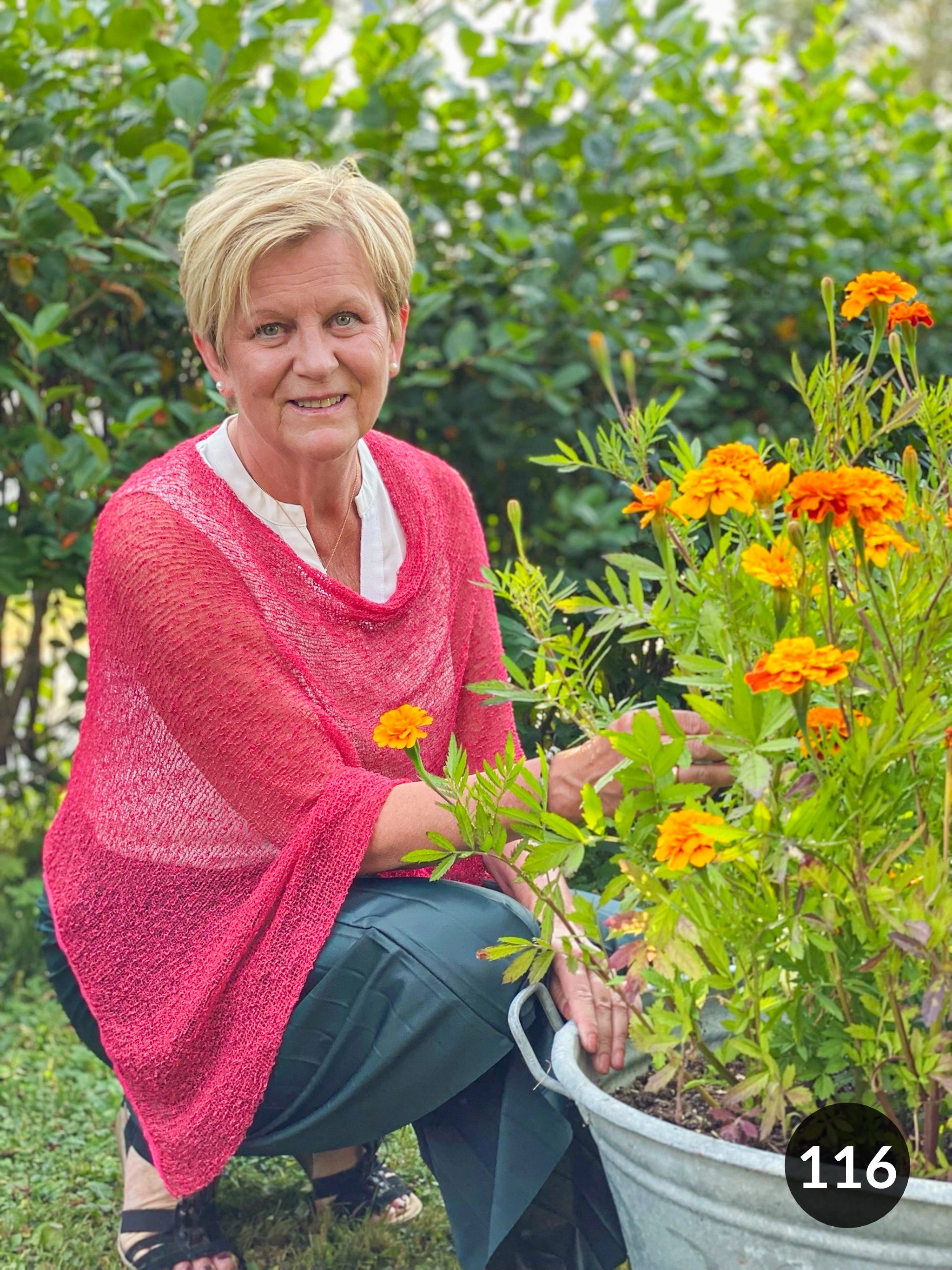 Ella Cape - Vår populära finstickade Cape i många färger | Ulla Jacobsson Kläder