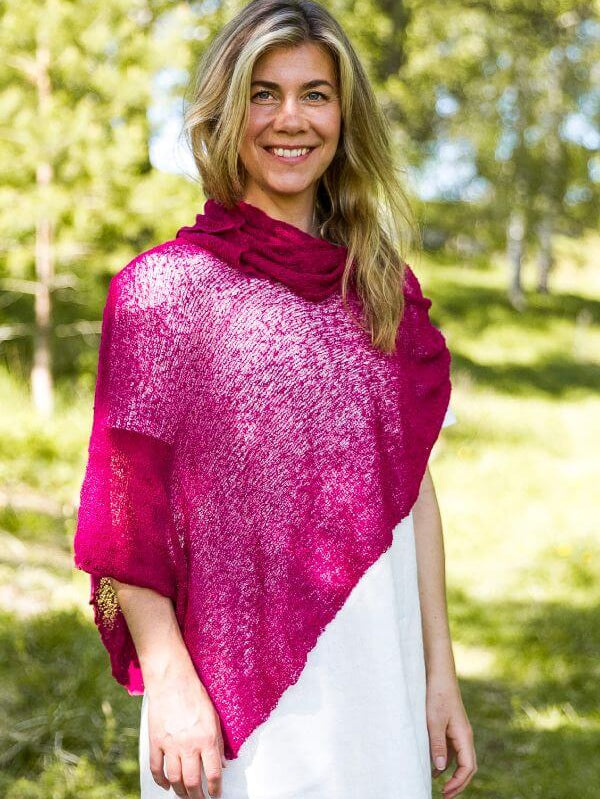 Paola Cape utförsäljning - Finstickad cape med krage / luva i många färger | Ulla Jacobsson Kläder