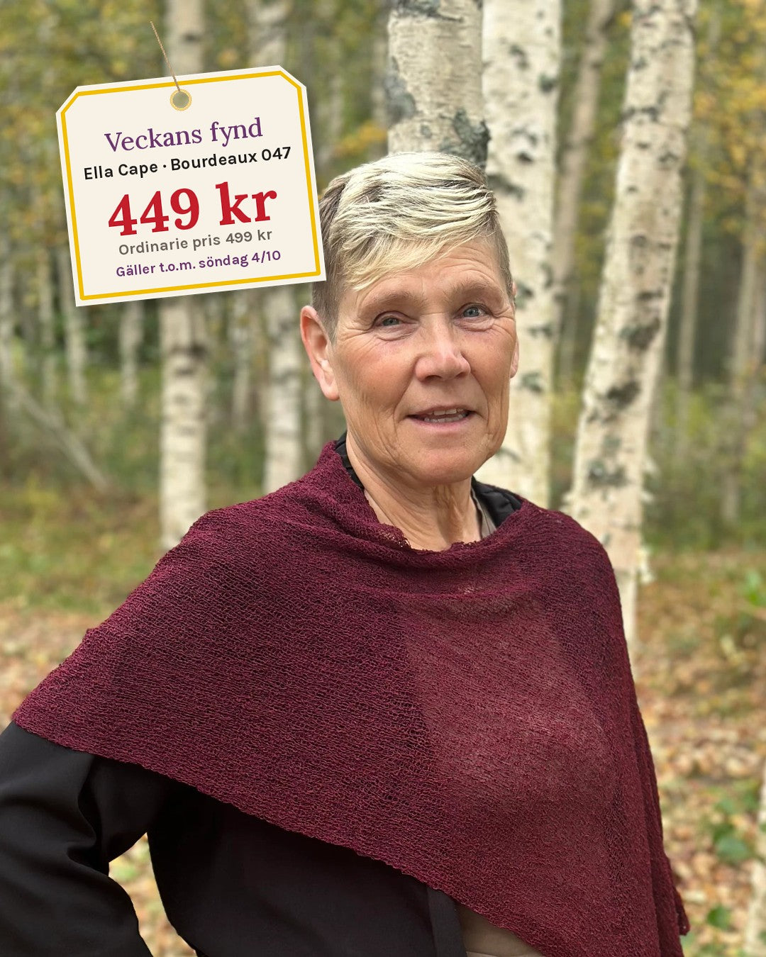 Veckans fynd: kvinna i Ella Cape i färg 047 Bourdeaux bland björkar, med hängetikett 449 kr, ordinarie pris 499 kr, gäller till och med söndag 4 oktober. Ulla Jacobsson Kläder.
